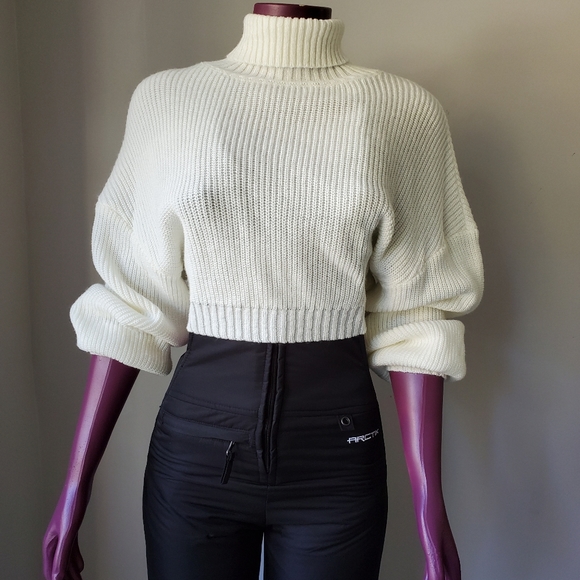 Crop Top turtle neck Sweater (SOLD) - Picture 3 of 5